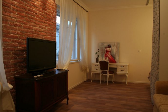 Banica Apartments & Rooms Let Me Pass Street Croatia thumbnail