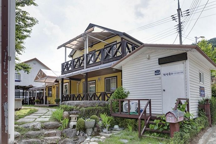 Danyang Sagyejeol punggyeong Pension