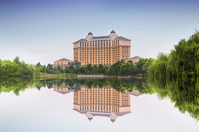 Tai'an Baolong Yijun Hotel Changshou Bridge China thumbnail