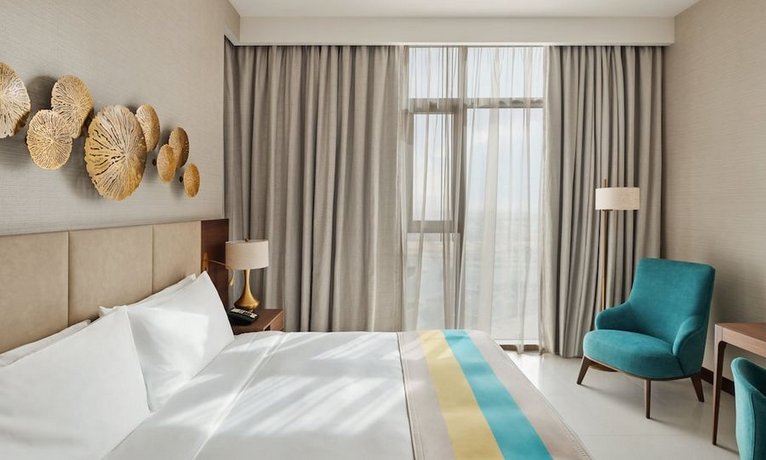Holiday Inn Dubai Al-Maktoum Airport Al Qudra Lake United Arab Emirates thumbnail