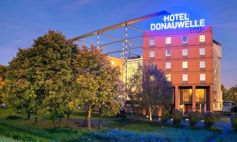 Trans World Hotel Donauwelle 스윈골프 린츠 Austria thumbnail