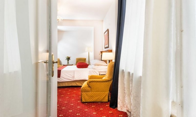 Hotel Leon D'Oro Prague 스페인 유대교회당 Czech Republic thumbnail