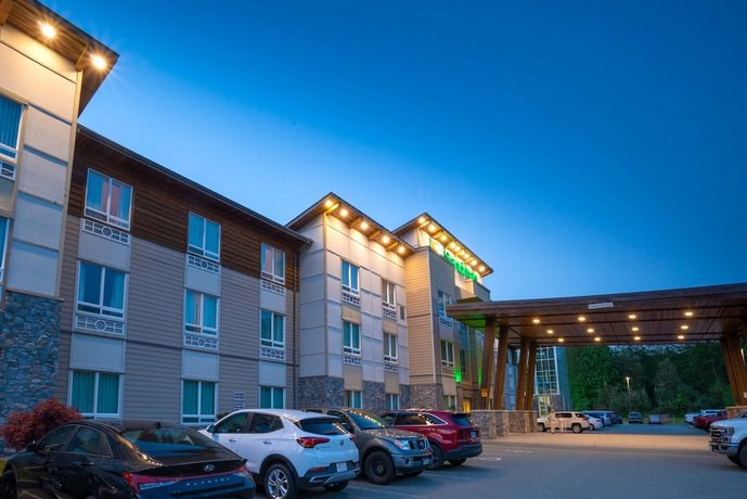 Sandman Hotel and Suites Squamish Brackendale Eagles Provincial Park Canada thumbnail