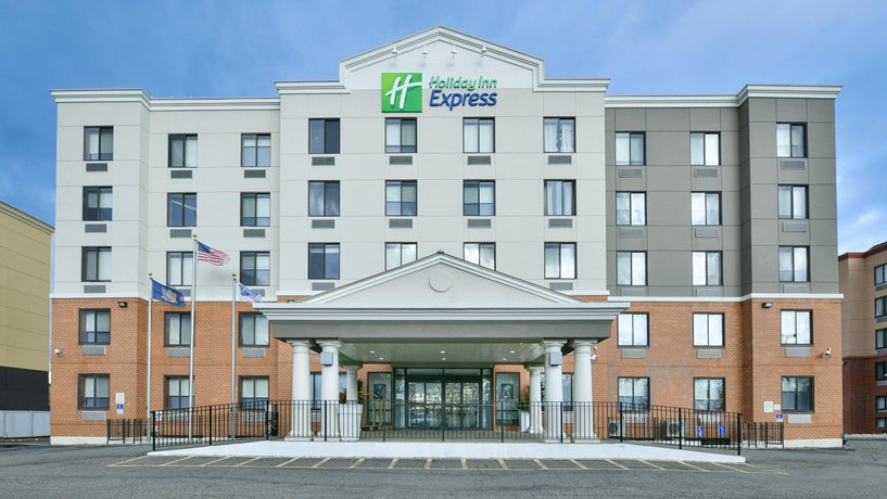 Holiday Inn Express Staten Island West image 1