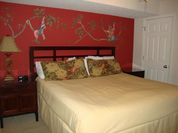Yacht Club Villas