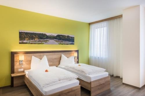 Sleepin Premium Motel Loosdorf 루스도르프 Austria thumbnail