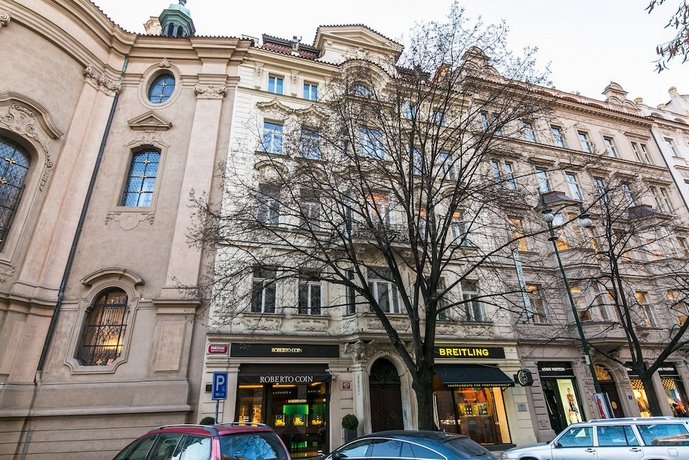 The Old Town Square & Parizska Apartments Prague