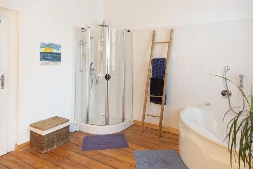 Deutsche Messe Zimmer - Private Apartments Hannover Exhibition Center room agency