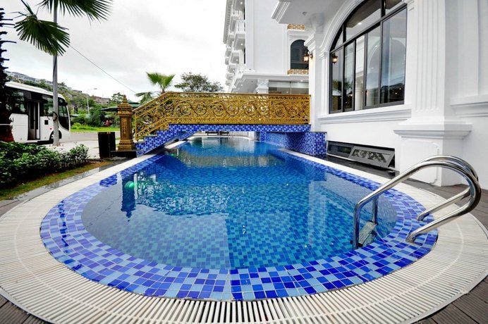 Crown Nguyen Hoang Hotel 빈펄 케이블카 Vietnam thumbnail