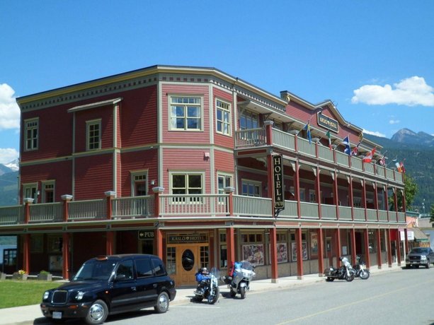 Kaslo Hotel and Pub Kokanee Glacier Provincial Park Canada thumbnail