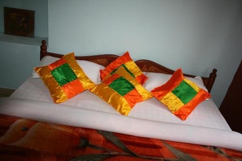 Golden Marigold Hotel Gadi Sagar Lake India thumbnail