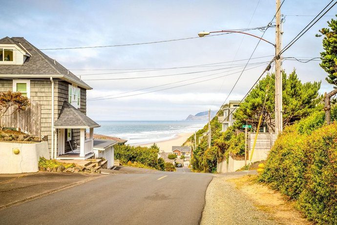 Halcyon - 2 Br home by RedAwning