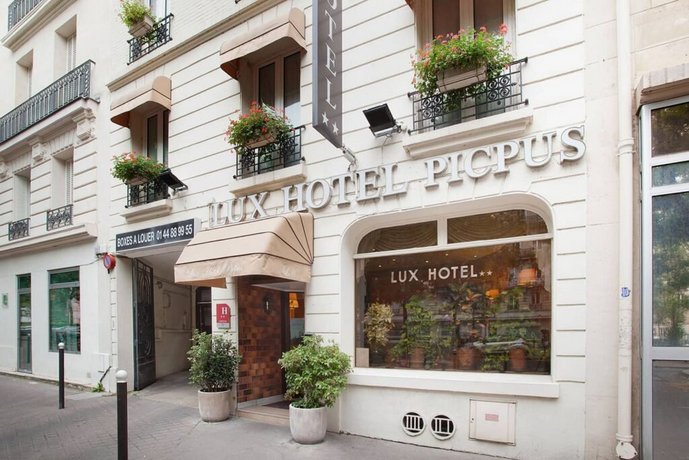 Lux Hotel Picpus 픽스프 묘지 France thumbnail