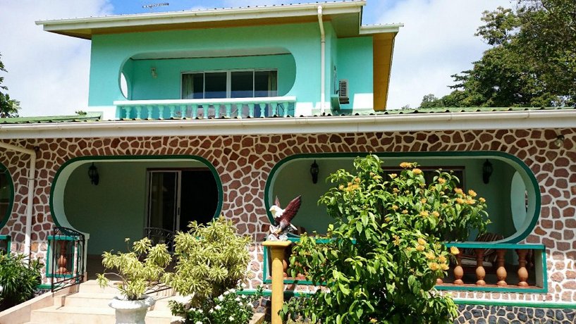Villa Bedier Self-catering Apartments Baie Laraie Seychelles thumbnail