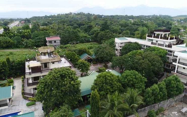 Villa Esmeralda Bryan's Resort Hotel and Restaurant Fort Magsaysay Philippines thumbnail
