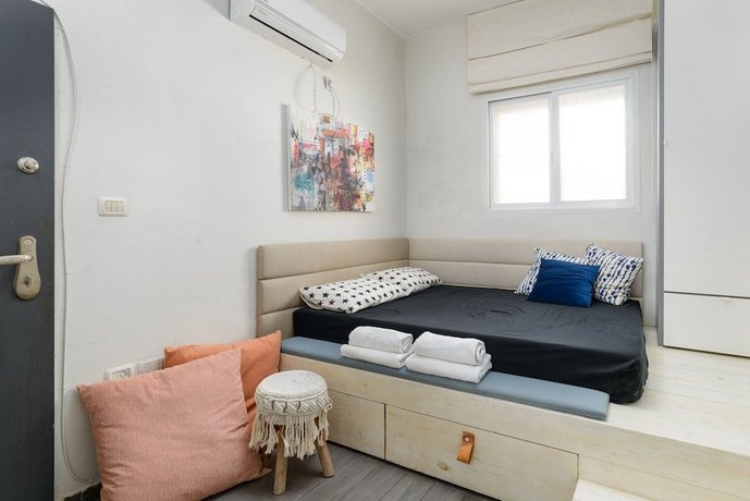 Studio near the Carmel Market & 1min to the beach