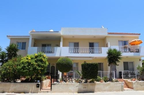 Diana Holiday Apartment Moutallos Cyprus thumbnail