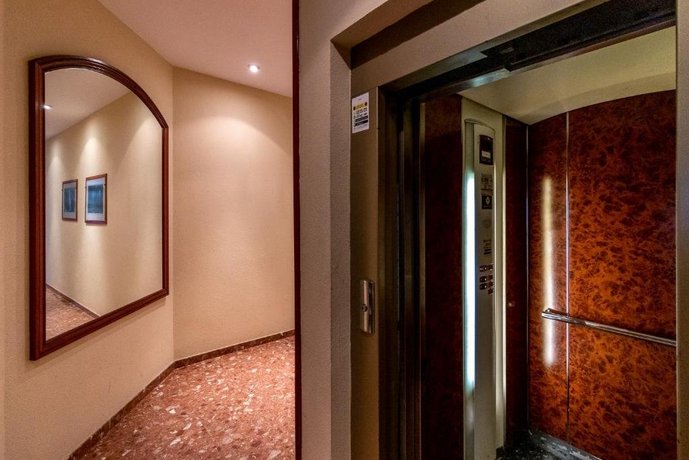Flatguest Cicer - 3BDR + Balcony + Beach