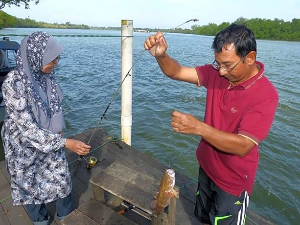 Sabak Awor Resort Muar River Malaysia thumbnail
