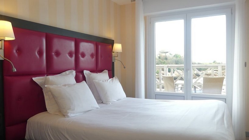 Hotel Saint Guirec Et De La Plage 세트-일르 라이트하우스 France thumbnail