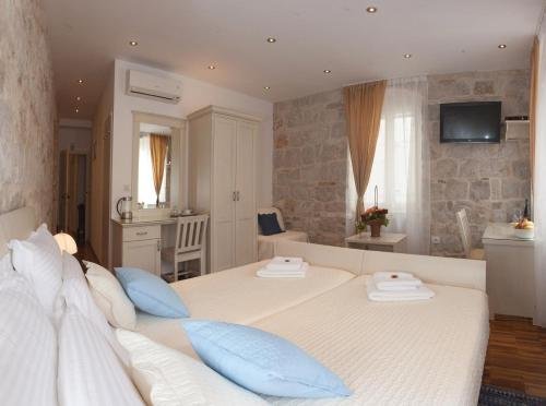 Luxury Rooms Lucija and Luka Nakic Palace Croatia thumbnail