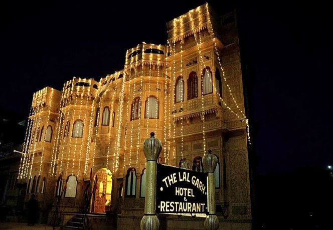 Hotel Lal Garh Fort And Palace Gadi Sagar Lake India thumbnail