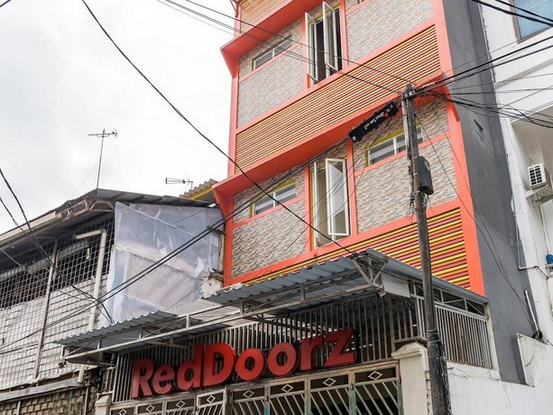 RedDoorz Hostel near LTC Glodok 버스웨이 코타 버스 스테이션 Indonesia thumbnail