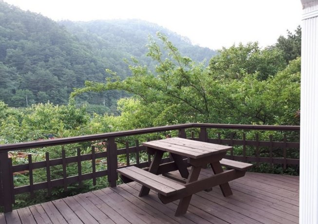 Gangneung Robin House Pension Jewangsan Mountain & Neunggyeongbong Peak South Korea thumbnail
