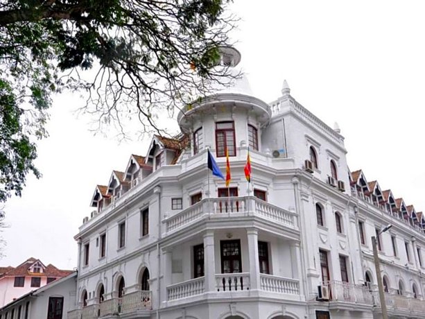 Queen's Hotel Kandy Trinity College Sri Lanka thumbnail