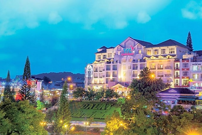 TTC Hotel Premium Ngoc Lan 쑤언 흐엉 호수 Vietnam thumbnail