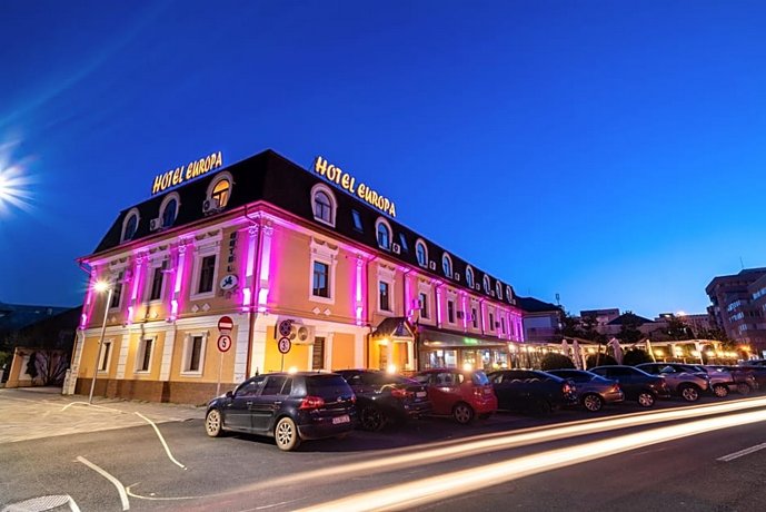 Hotel Europa Targu Jiu 스컬프처럴 앙상블 오브 콘스탄틴 브랑쿠시 앳 트르구 지우 Romania thumbnail