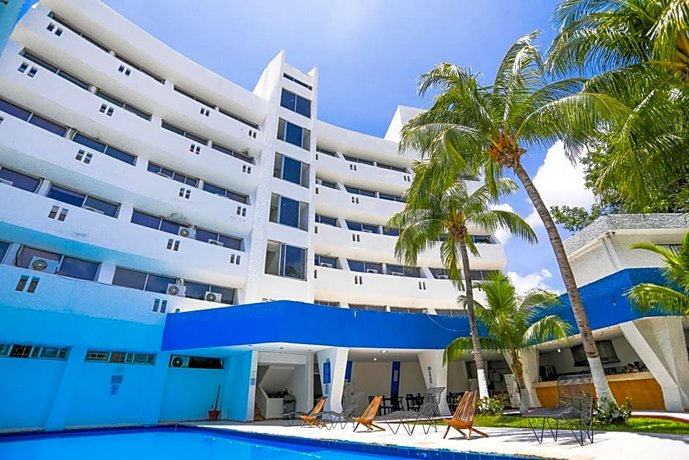Hotel Caribe Internacional Cancun Flea Market Coral Negro Mexico thumbnail