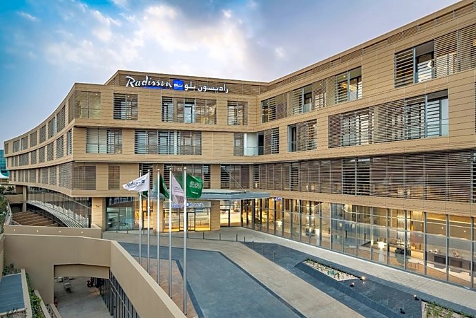 Radisson Blu Hotel & Residence Riyadh Diplomatic Quarter 사우드국왕대학교 Saudi Arabia thumbnail