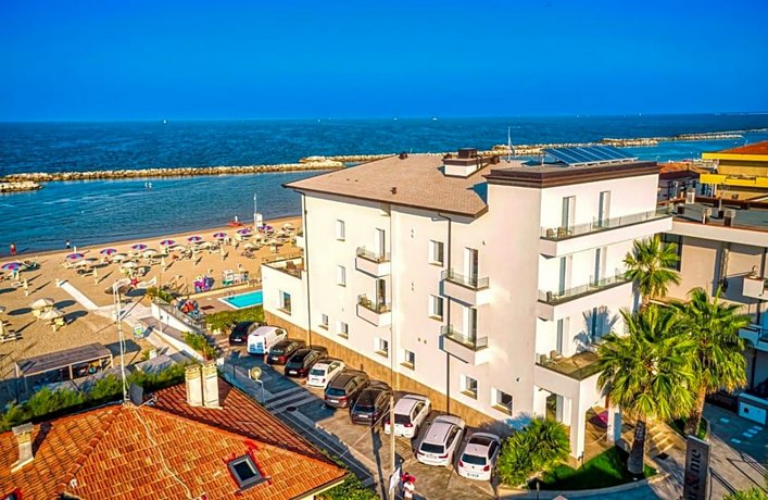 You & Me Beach Hotel 이탈리아 인 미니아투라 Italy thumbnail