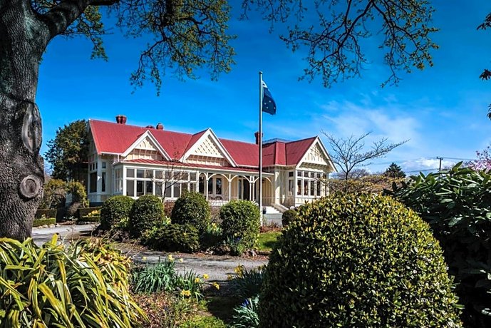 Pen-y-bryn Lodge Rockvale Gardens New Zealand thumbnail