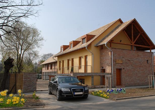 Var-Lak Apartman - dream vacation