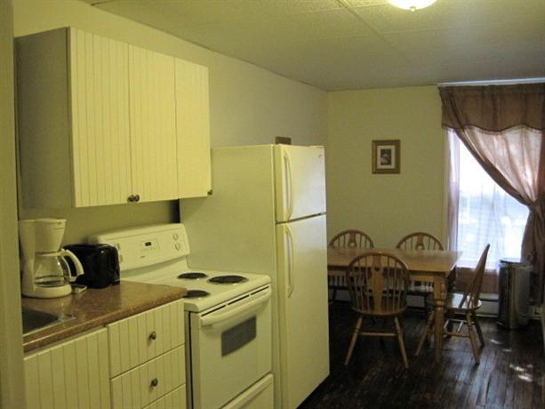 Colonial Charm Inn
