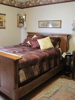 Colonial Charm Inn