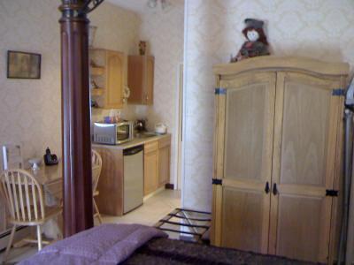 Colonial Charm Inn