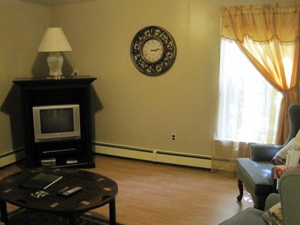 Colonial Charm Inn