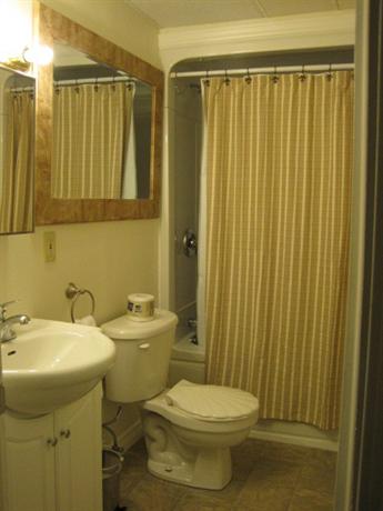 Colonial Charm Inn