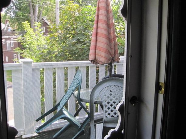 Colonial Charm Inn