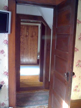 Colonial Charm Inn
