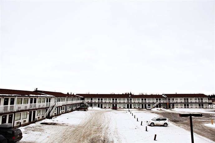 Red Deer Inn & Suites