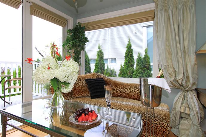 Crystal's View Bed & Breakfast