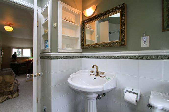 Crystal's View Bed & Breakfast