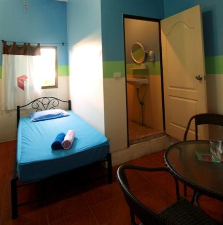 Red Cube Hostel & Cafe