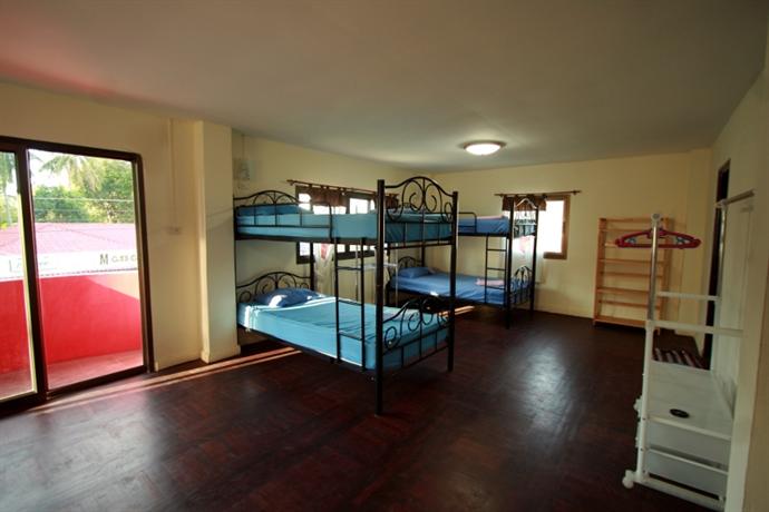Red Cube Hostel & Cafe