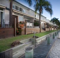Noosaville accommodation: Skippers Cove Waterfront Resort