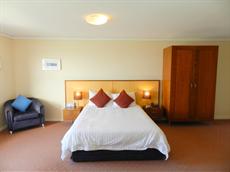 Perth accommodation: Ocean Beach Hotel Perth